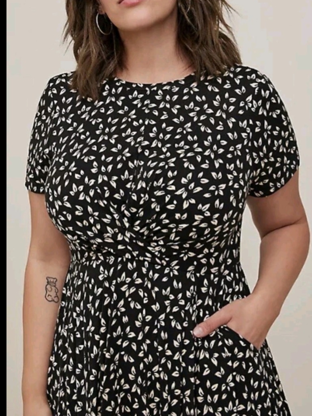 Torrid Supersoft Knit Twist Front Skater Dress Black W/Leaf Print Pockets